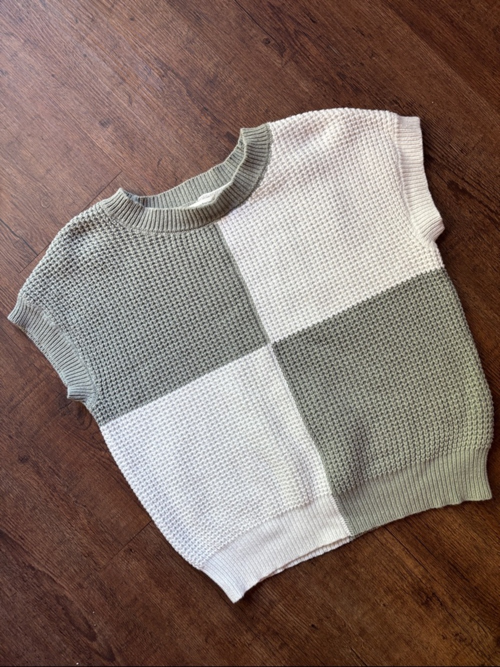 Moon & Madison Colorblock Knit Sweater Vest in Sage & Cream size XS